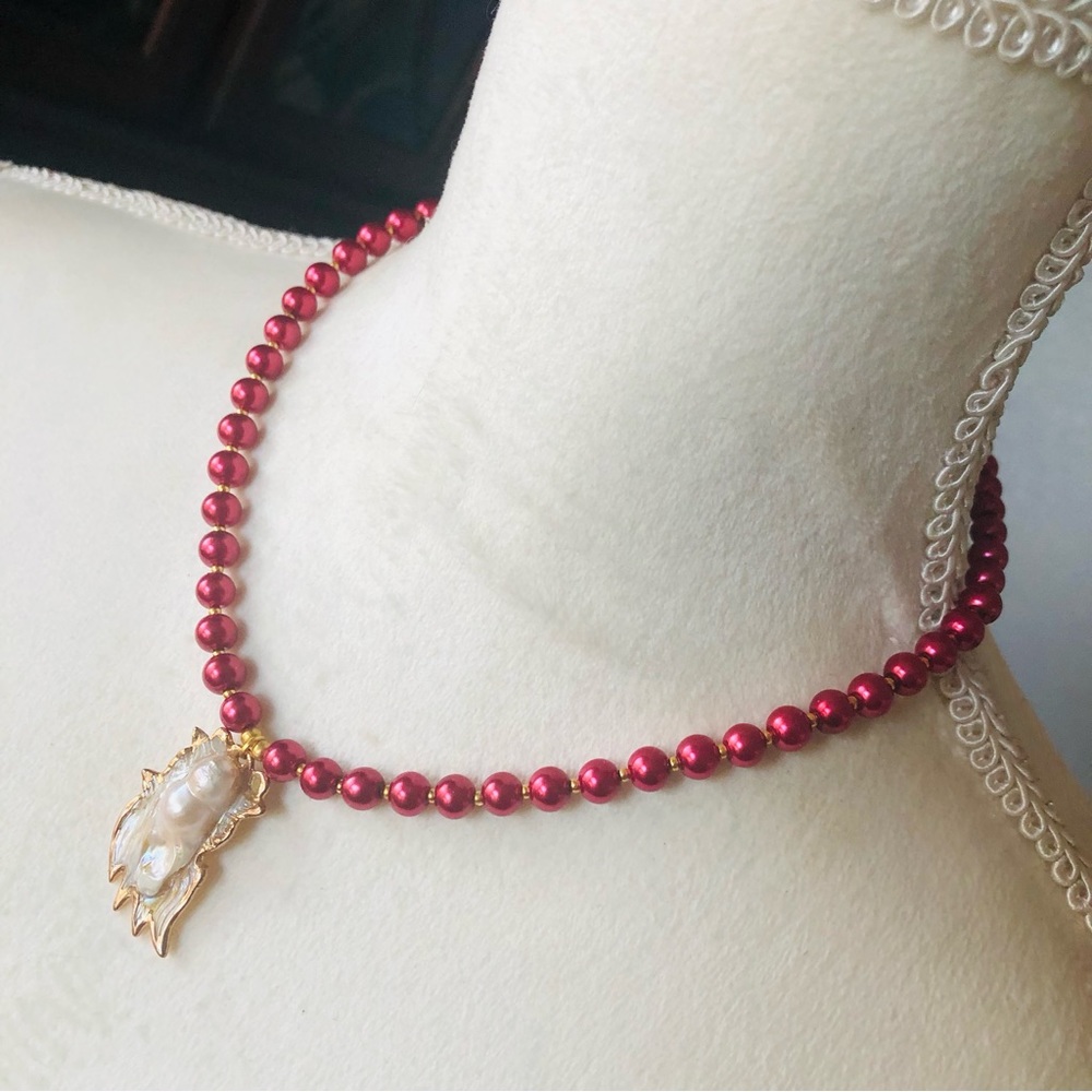 Handcrafted repurpose baroque pearl medallion pendant Czech glass Pearl necklace - Picture 7 of 13